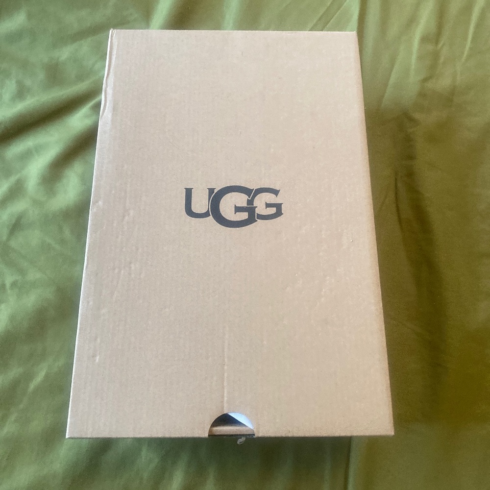 UGG Boots - Picture 1 of 7